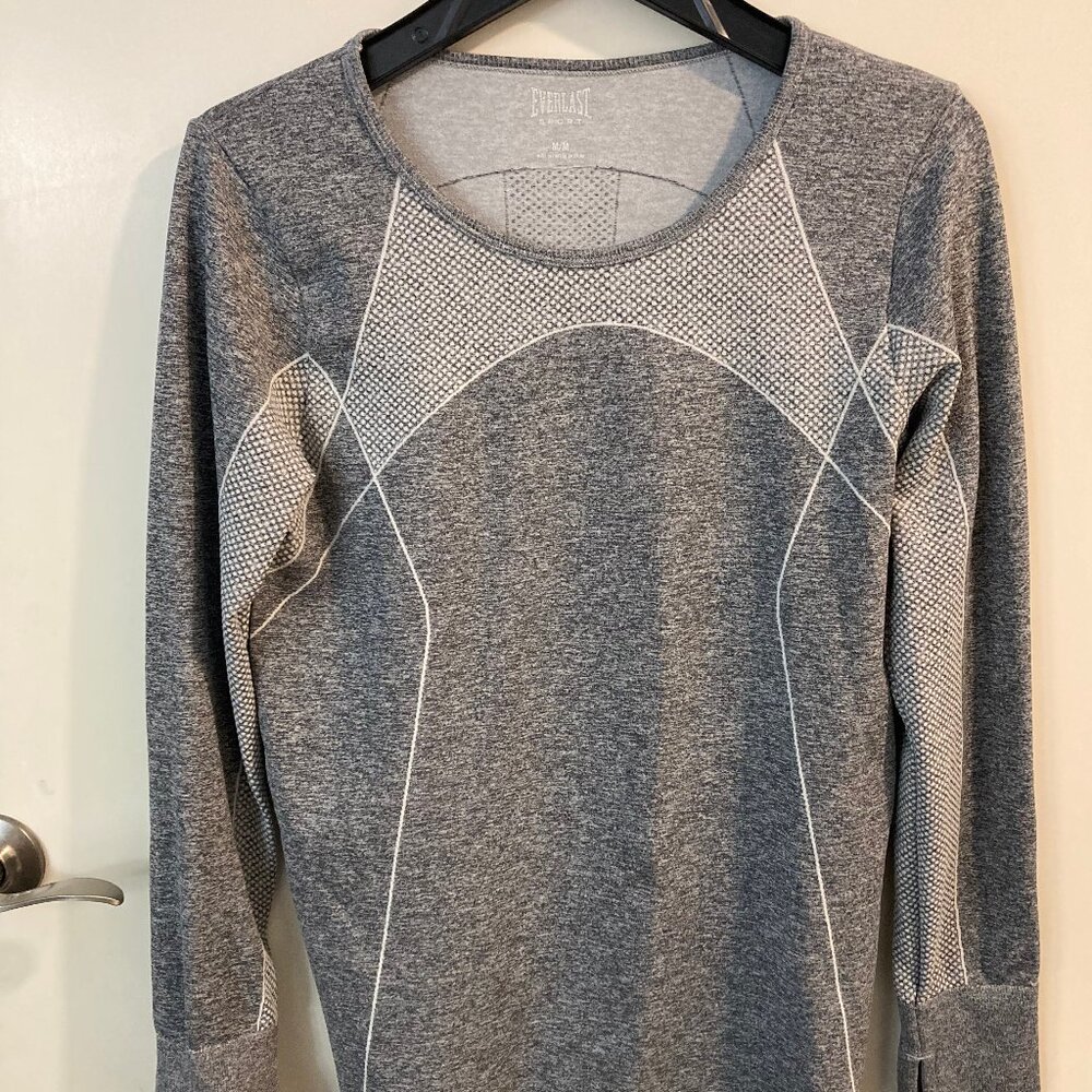 Long-sleeve women's exercise shirt